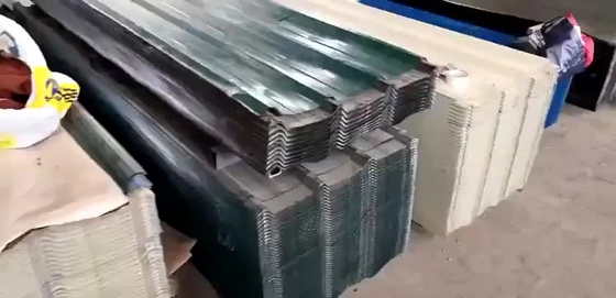 Az150 Galvalumeの屋根ふきシートAluzincは波形を付けられたGIに0.15mm塗った